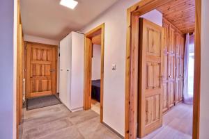 Fotografie z fotogalerie ubytování Charmant appartement entièrement équipé à Champéry v destinaci Champéry