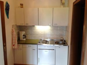 Kuchyň nebo kuchyňský kout v ubytování Apartments Urschitz