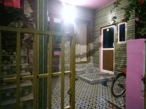 TV a/nebo společenská místnost v ubytování Jungleparadiso Hostel