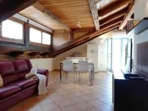 Posezení v ubytování Apartment Sofia with Roof Terrace and Sea View in Gedici