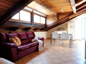 Posezení v ubytování Apartment Sofia with Roof Terrace and Sea View in Gedici
