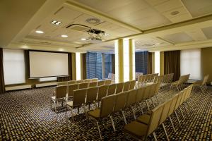 a conference room with chairs and a projection screen at Hotel Great Polonia Velvet Suwałki in Suwałki