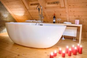 Kúpeľňa v ubytovaní Łabowska Chata - Basen, Sauna, Grota solna