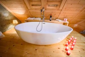 Kúpeľňa v ubytovaní Łabowska Chata - Basen, Sauna, Grota solna