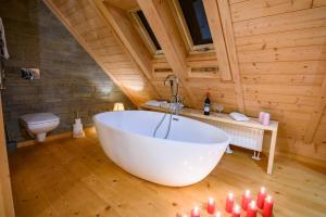 Kúpeľňa v ubytovaní Łabowska Chata - Basen, Sauna, Grota solna