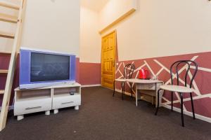 TV a/nebo společenská místnost v ubytování Mini-hotel in the heart of Kiev