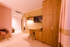 TV a/nebo společenská místnost v ubytování ManavaHotel