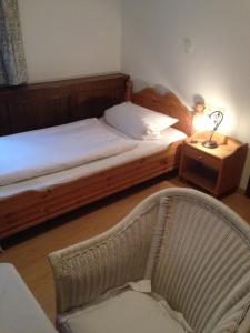 Hotel/Restaurant Nicolai Torkel tesisinde bir odada yatak veya yataklar