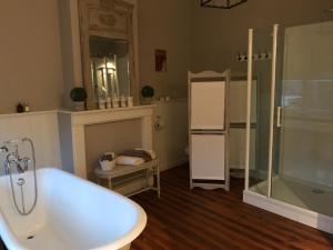 Uma casa de banho em B&B Le Cloître St Joseph
