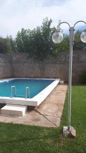 בריכת השחייה שנמצאת ב-Casa con Piscina או באזור