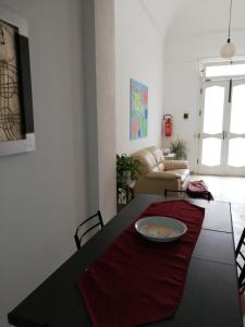 a living room with a table with a plate on it at APPARTAMENTO IN CENTRO in Marsala
