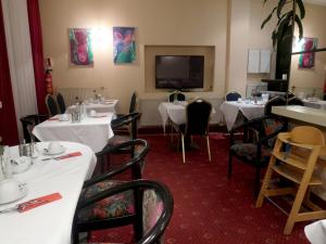 TV a/nebo společenská místnost v ubytování Hotel Adler Leipzig