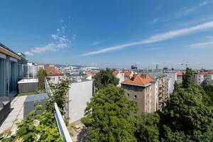 a view of a city with buildings and trees at Skyflats Vienna Ring View in Vienna