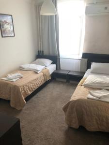 A bed or beds in a room at Gros Hotel - Leskovac