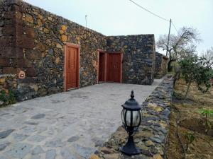 a stone building with a street light in front of it at Casa Rural LUCÍA in Isora