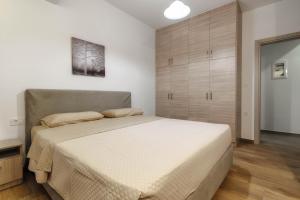 Postel nebo postele na pokoji v ubytování Oresteia Downtown Apartment