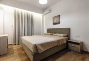Postel nebo postele na pokoji v ubytování Oresteia Downtown Apartment