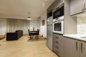 Kuchyň nebo kuchyňský kout v ubytování Oresteia Downtown Apartment