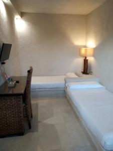 Postel nebo postele na pokoji v ubytování Beach Hotel Dos Mares