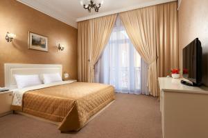 a bedroom with a bed and a large window at Hotel Imperial Wellness & SPA in Obninsk