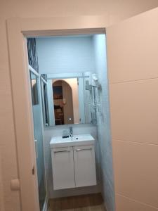 a bathroom with a mirror and a sink at Hostal Restaurante Cornella in Cornellà de Llobregat