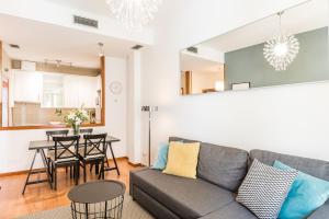 a living room with a couch and a table at Waou Gran Via I - Alquiler Corta Duración in Madrid