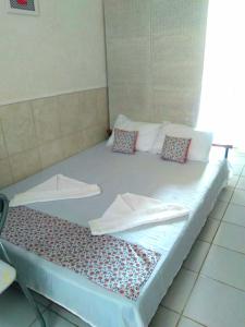 Säng eller sängar i ett rum på Apartamento Studio ao Lado da Praia com Wi-Fi e TV Smart