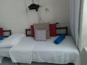 a bed with two pillows on it in a room at Apartamento Studio ao Lado da Praia com Wi-Fi e TV Smart in Santos