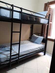 Uma cama ou camas num quarto em TanjaLucia Hostel