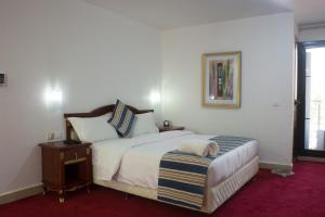 Ein Bett oder Betten in einem Zimmer der Unterkunft Hôtel Millennium Kamissa