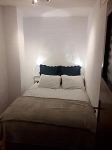Uma cama ou camas num quarto em Casa Rústica da Lavandeira