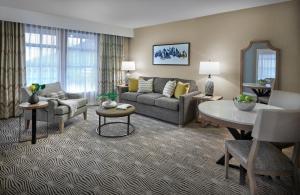 Гостиная зона в Sun Peaks Grand Hotel & Conference Centre