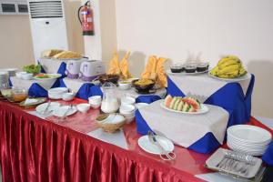 Makanan di atau berdekatan hotel
