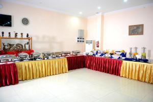 Makanan di atau berdekatan hotel