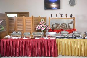 Makanan di atau berdekatan hotel