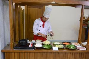 Makanan di atau berdekatan hotel