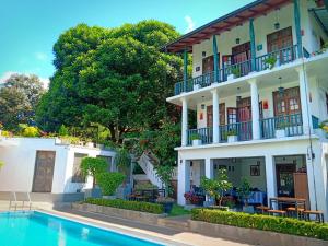 Bazén v ubytování Kaya Residence Kandy nebo v jeho okolí