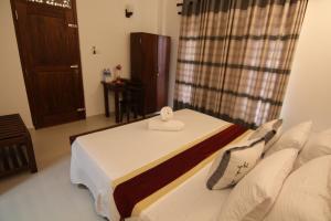 Postel nebo postele na pokoji v ubytování Mihira Gedara Apartments