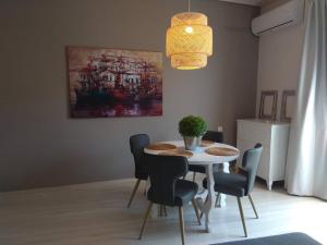 A seating area at Blue Elegance City Center Heraklion Apartment