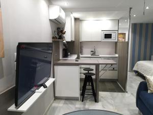A kitchen or kitchenette at Malaka
