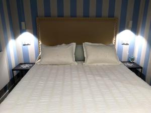 A bed or beds in a room at Malaka