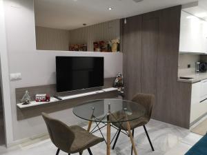 A kitchen or kitchenette at Malaka