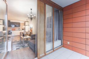 Kuchyňa alebo kuchynka v ubytovaní ApartMate Spacious Apartment with balcony OldTown for 6 people