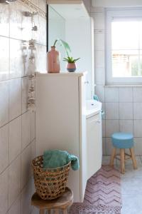 a bathroom with a sink and a mirror at Wuytershoef in Dilsen-Stokkem