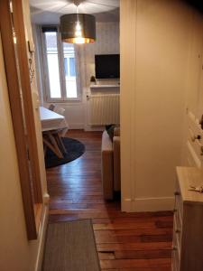 a hallway with a living room with a table and a window at Cosy T2 38m2 - Centre-Ville Dijon- Gare/Darcy in Dijon