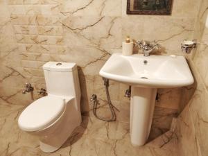 Koupelna v ubytování Meraki - Entire 3BHK Villa With Himalayan Views