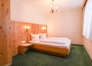 Posteľ alebo postele v izbe v ubytovaní Berghotel Rasis