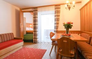 Posedenie v ubytovaní Berghotel Rasis