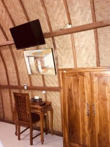 Μια τηλεόραση ή/και κέντρο ψυχαγωγίας στο The Sandat Bungalow