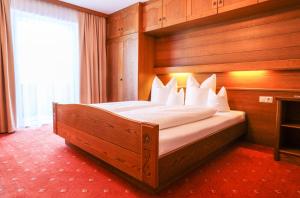 Posteľ alebo postele v izbe v ubytovaní Berghotel Rasis